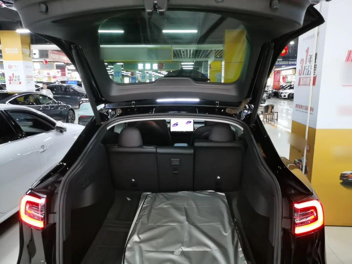 Tesla Model Y 2021 Long-Range All-Wheel-Drive Version 3D7 — миниатюра 22