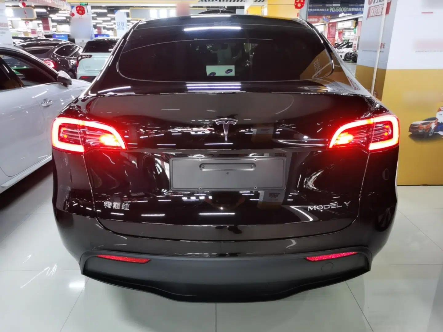 Tesla Model Y 2021 Long-Range All-Wheel-Drive Version 3D7 — миниатюра 5