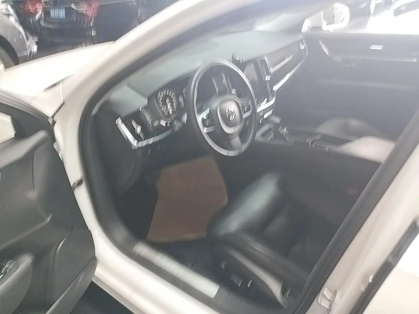 Volvo S90 2018 T4 Zhiyuan Edition — миниатюра 23