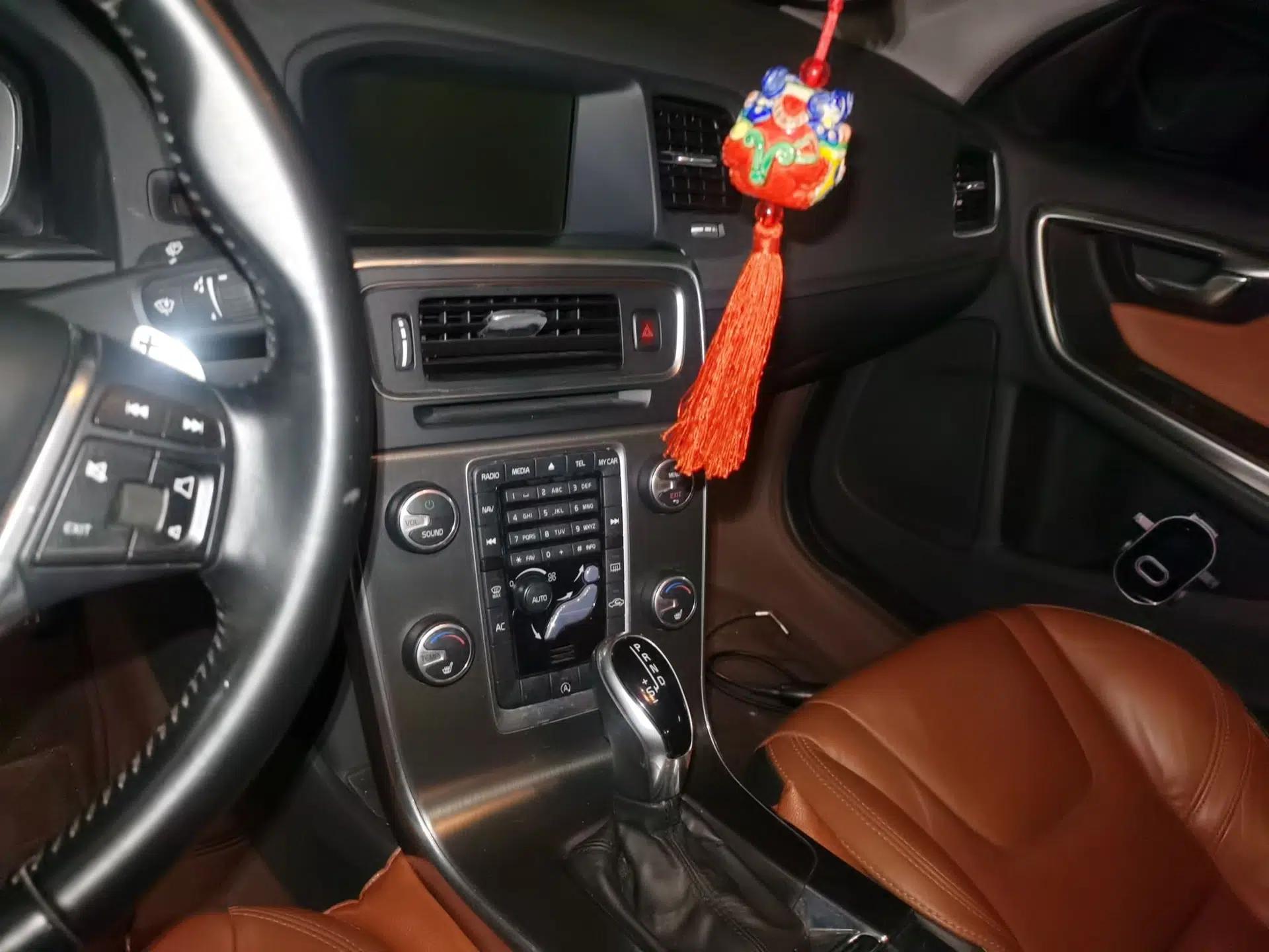 Volvo S60 2014 T5 Zhiya Edition — миниатюра 13