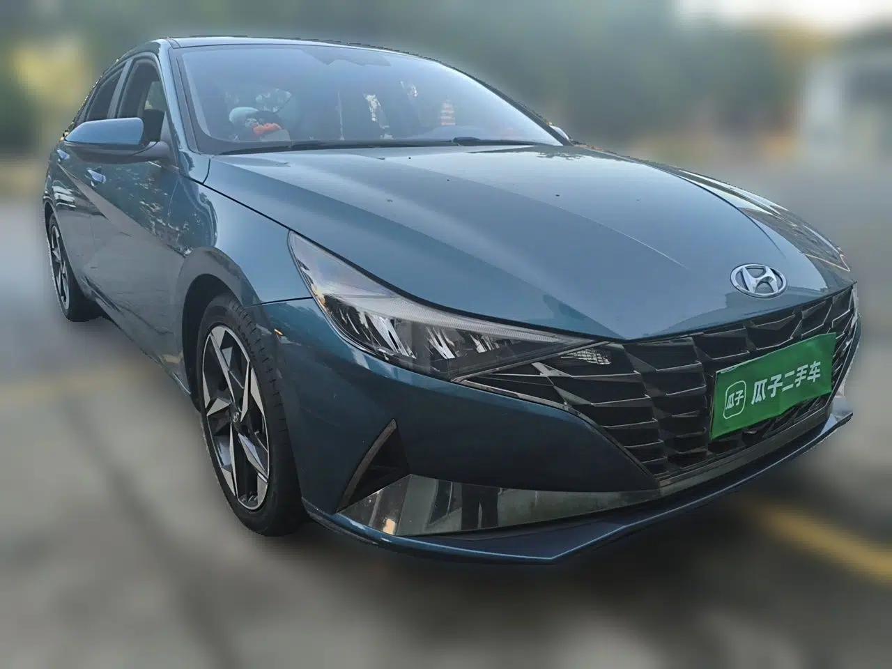 Hyundai Elantra 2022 1.5L CVT LUX Prestige Edition — миниатюра 3