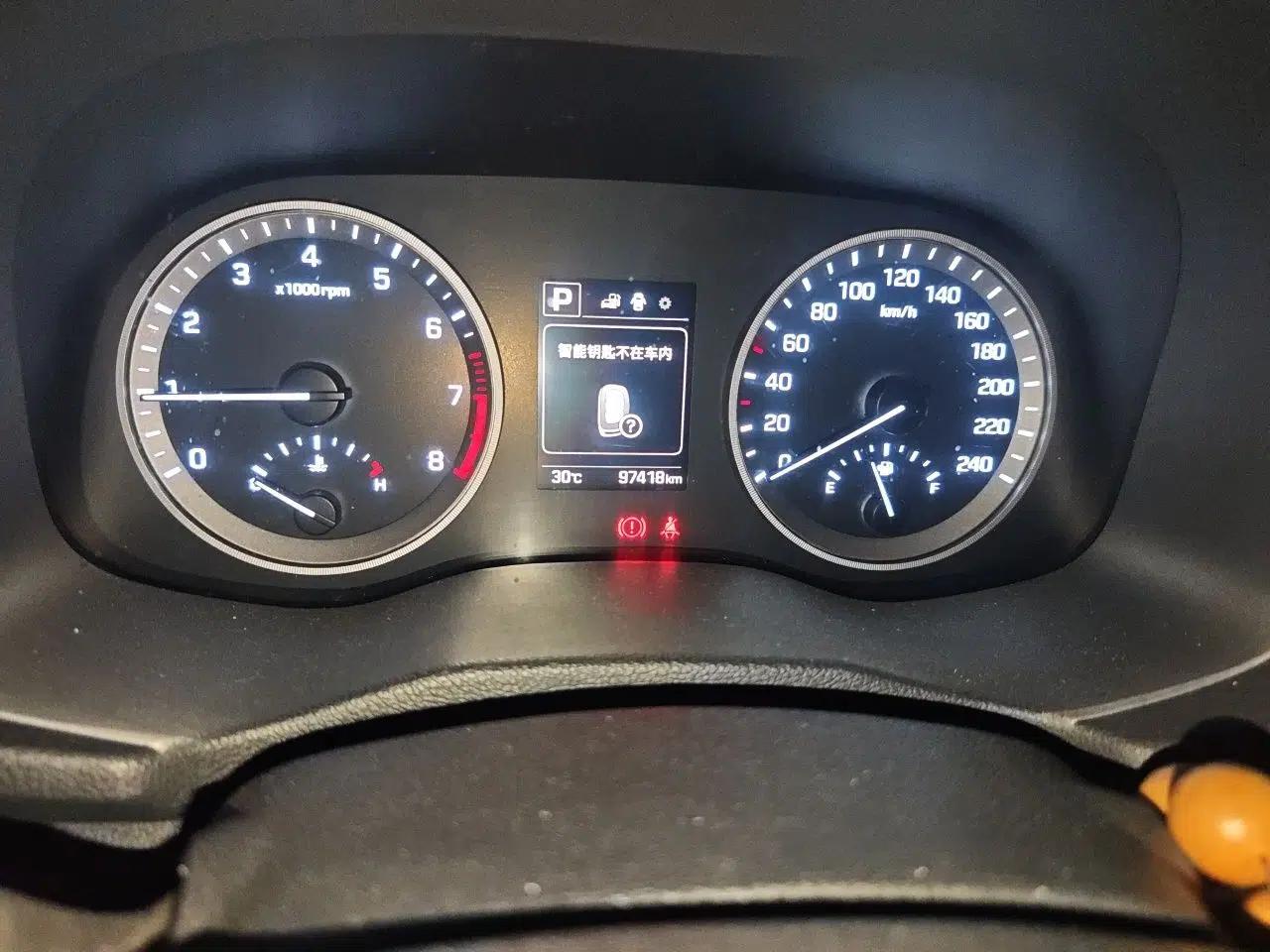 Hyundai Tucson 2018 1.6T Dual-Clutch Two-Wheel Drive 15th Anniversary Special Edition — миниатюра 12