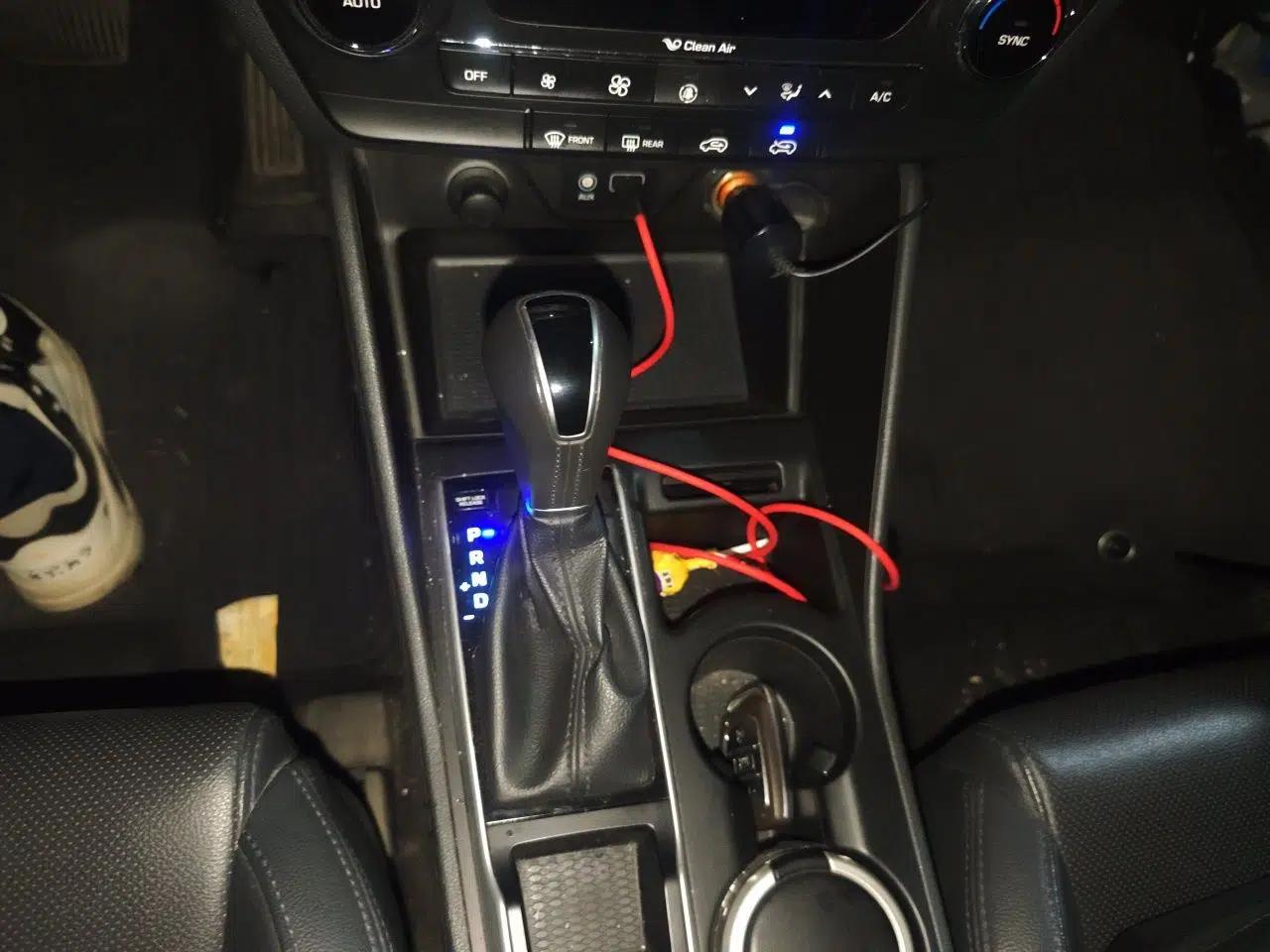 Hyundai Tucson 2018 1.6T Dual-Clutch Two-Wheel Drive 15th Anniversary Special Edition — миниатюра 14