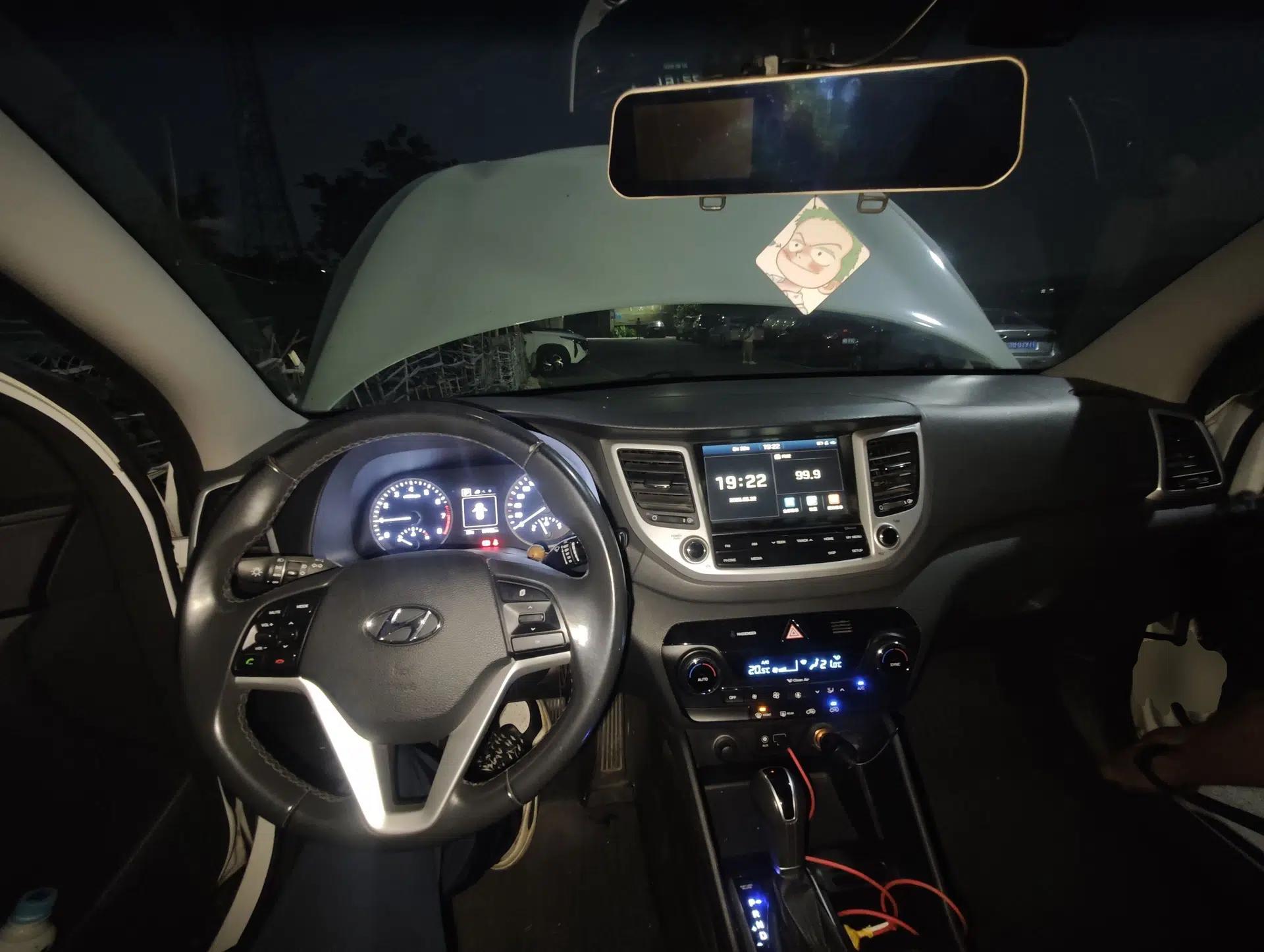 Hyundai Tucson 2018 1.6T Dual-Clutch Two-Wheel Drive 15th Anniversary Special Edition — миниатюра 9