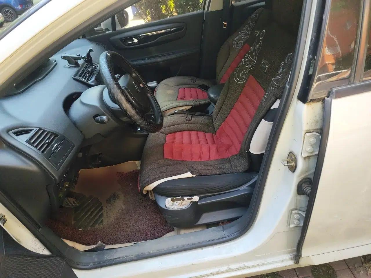 Citroen C-Quatre 2013 1.6L Manual Prestige CNG Model — миниатюра 15