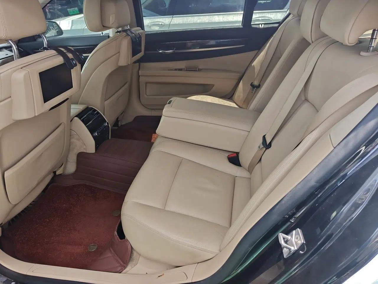 BMW 7 Series 2009 730Li Leading Model — миниатюра 17