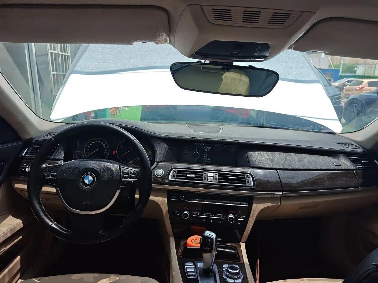 BMW 7 Series 2009 730Li Leading Model — миниатюра 9