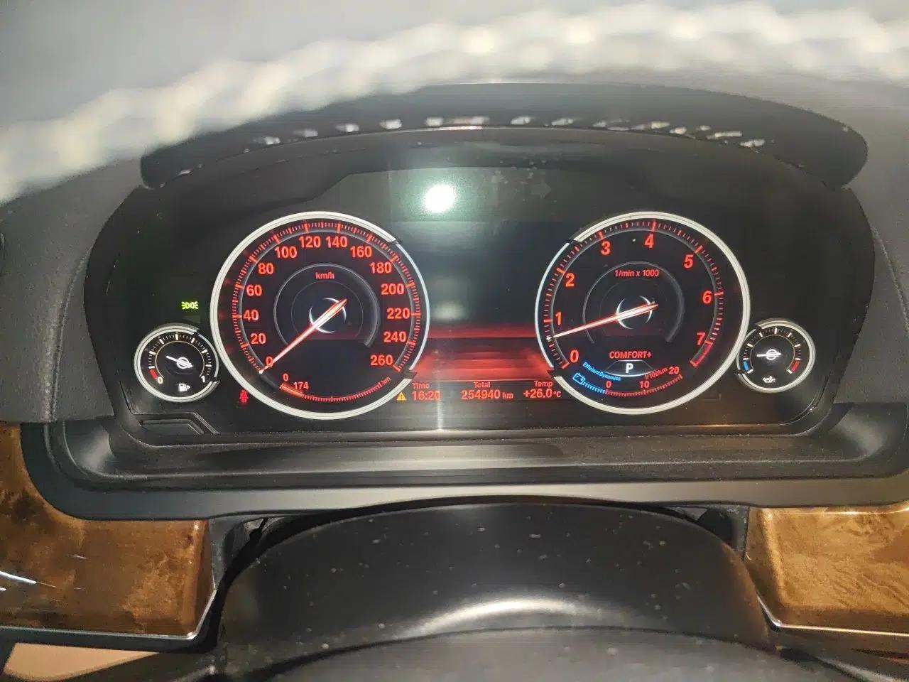 BMW 7 Series 2013 740Li Luxury Model — миниатюра 11