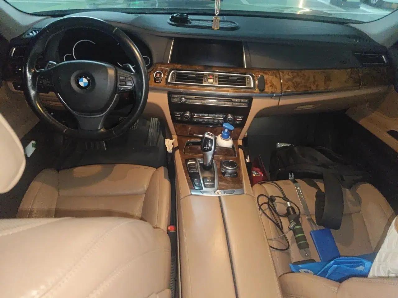 BMW 7 Series 2013 740Li Luxury Model — миниатюра 9