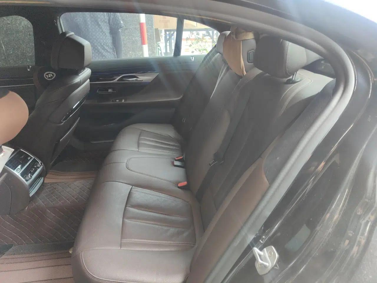 BMW 7 Series 2018 730Li Leading Model M Sport Package — миниатюра 17