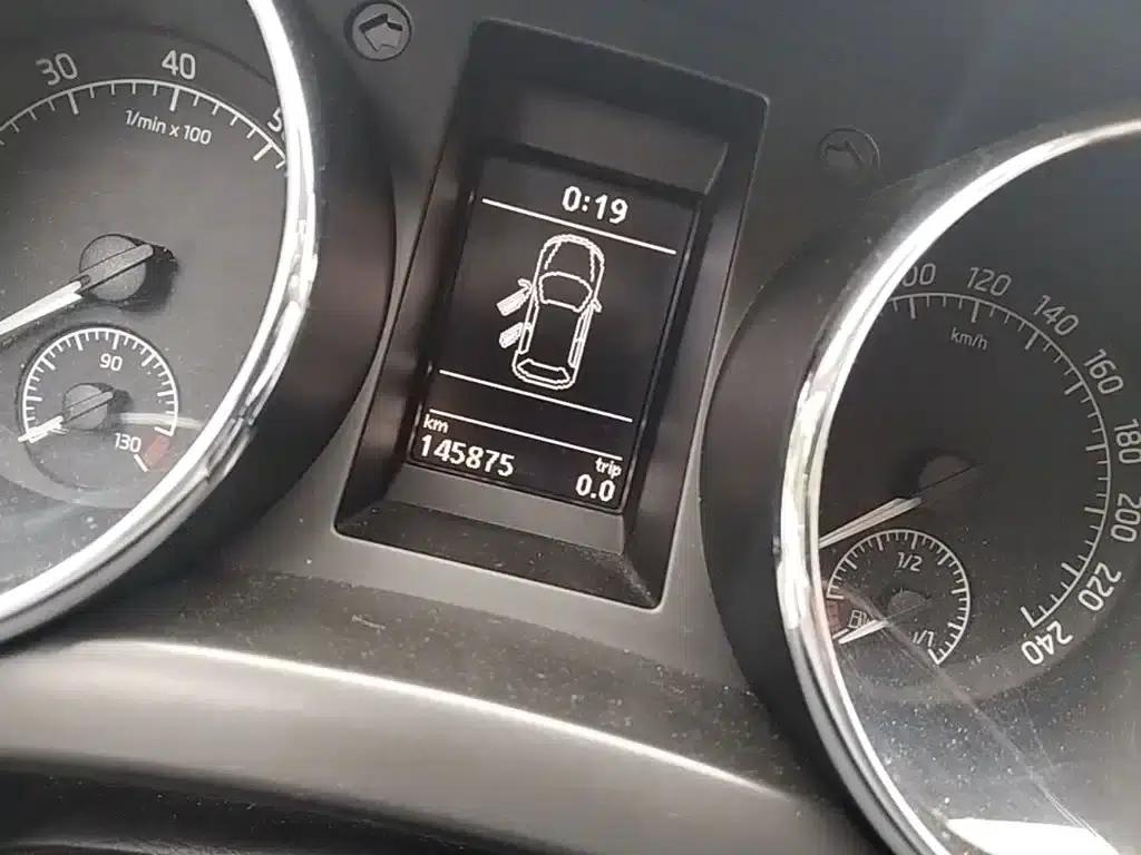 Yeti 2014 1.8TSI DSG Polar Edition — миниатюра 12