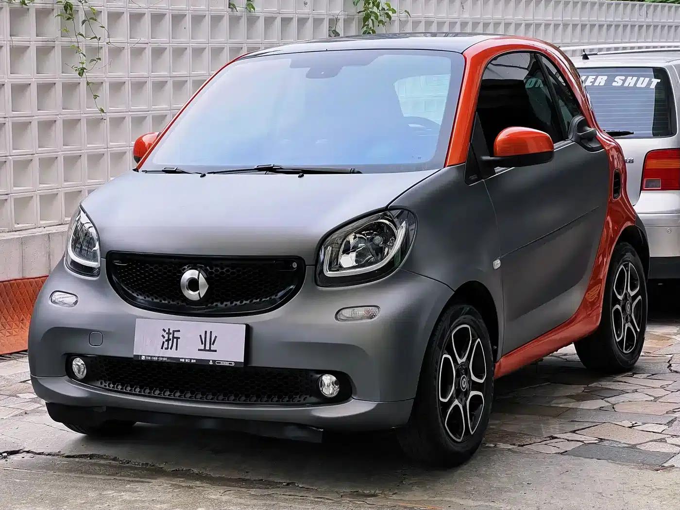 2016 smart fortwo 1.0L Grey Rider Special Edition — миниатюра 1