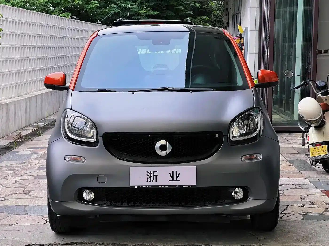 2016 smart fortwo 1.0L Grey Rider Special Edition — миниатюра 2