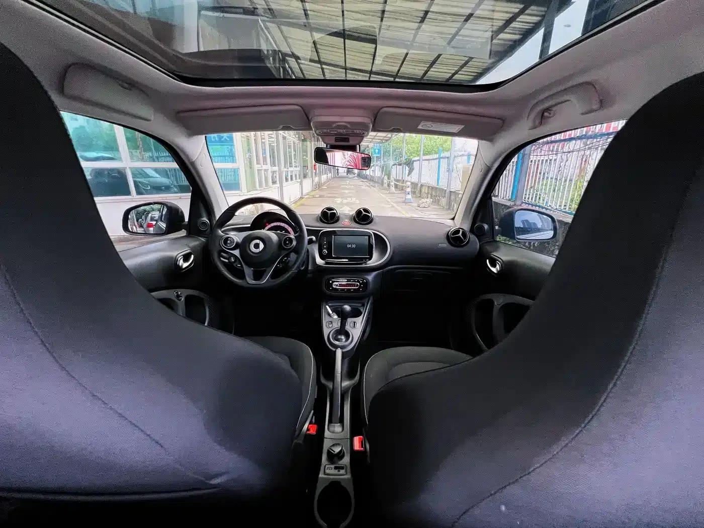 2016 smart fortwo 1.0L Grey Rider Special Edition — миниатюра 11