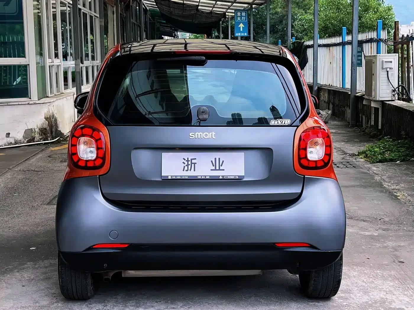 2016 smart fortwo 1.0L Grey Rider Special Edition — миниатюра 12