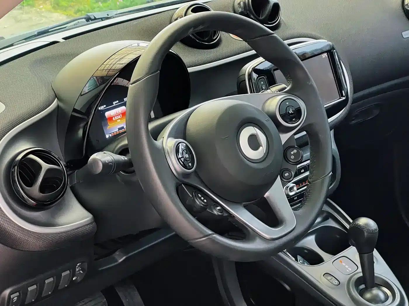 2016 smart fortwo 1.0L Grey Rider Special Edition — миниатюра 4