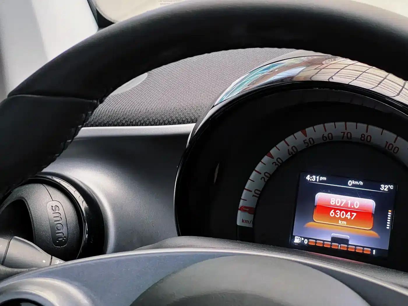 2016 smart fortwo 1.0L Grey Rider Special Edition — миниатюра 5