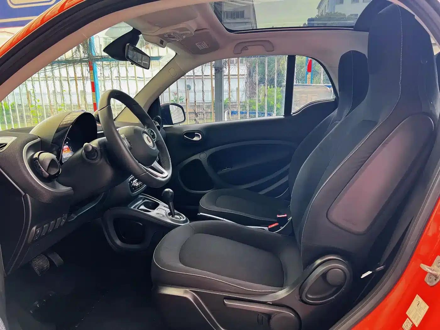 2016 smart fortwo 1.0L Grey Rider Special Edition — миниатюра 6