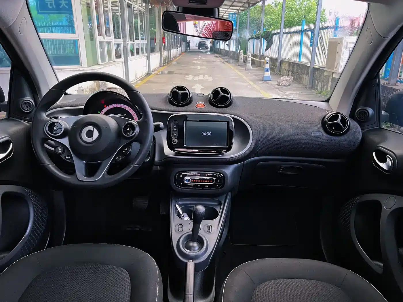 2016 smart fortwo 1.0L Grey Rider Special Edition — миниатюра 7