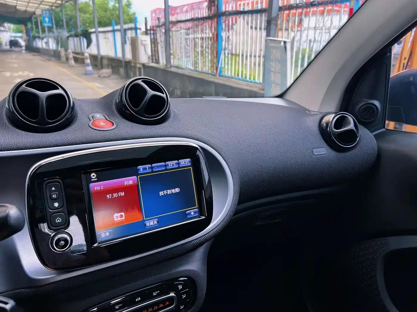 2016 smart fortwo 1.0L Grey Rider Special Edition — миниатюра 8