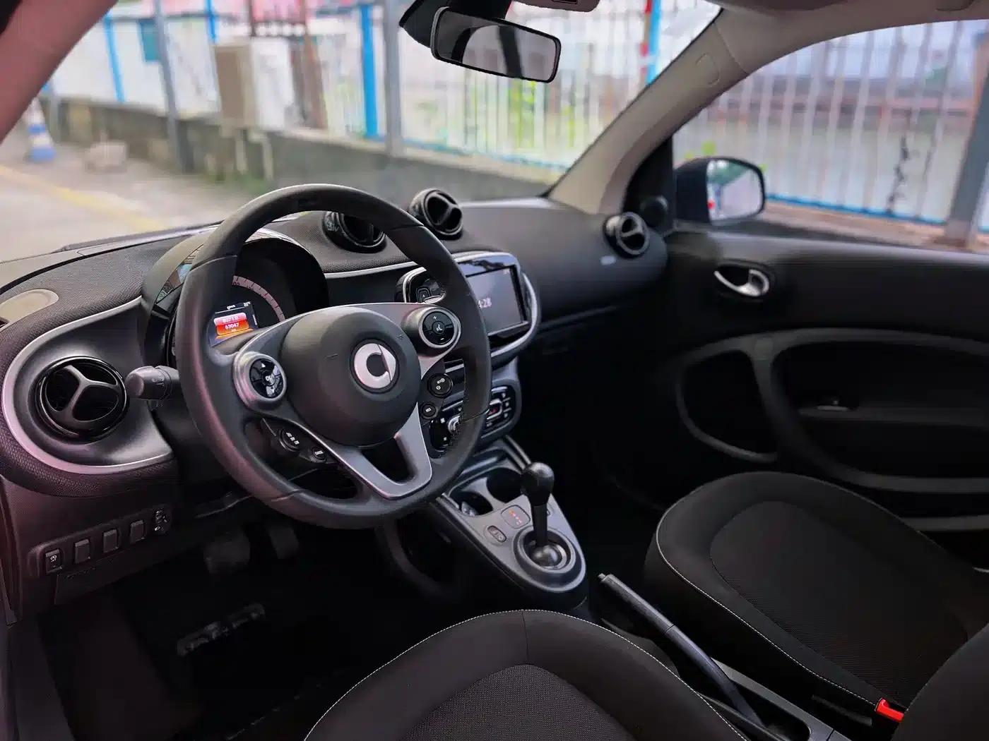 2016 smart fortwo 1.0L Grey Rider Special Edition — миниатюра 9
