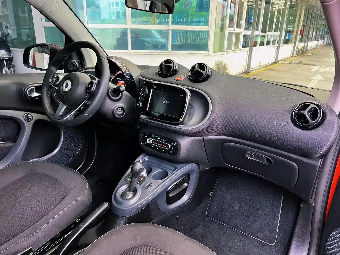 2016 smart fortwo 1.0L Grey Rider Special Edition — миниатюра 10