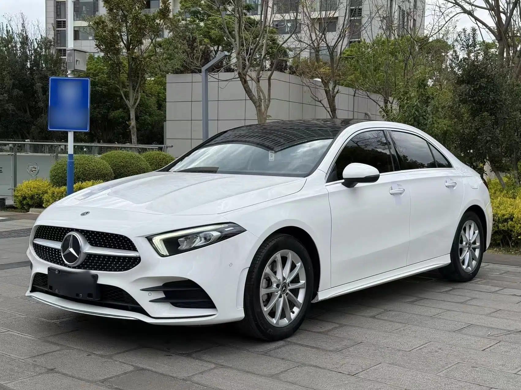 Mercedes-Benz A-Class 2021 A 200 L Sport Sedan Dynamic Model — миниатюра 1