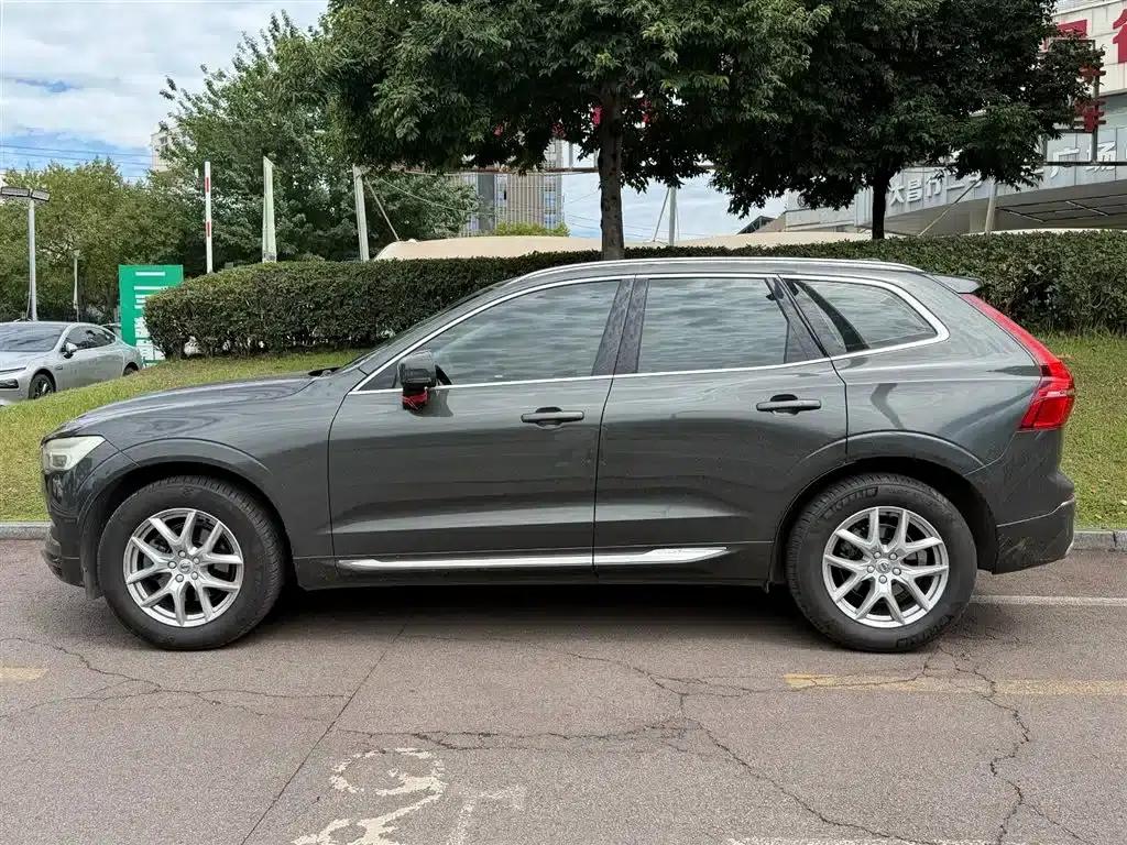 2020 Volvo XC60 T5 AWD Inscription Luxury Edition — миниатюра 3