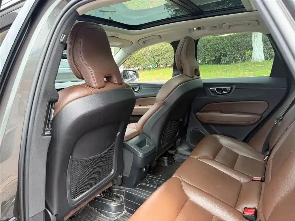 2020 Volvo XC60 T5 AWD Inscription Luxury Edition — миниатюра 9