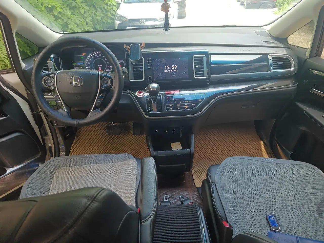 Honda Elysion 2019 2.0L Hybrid Luxury Edition — миниатюра 9