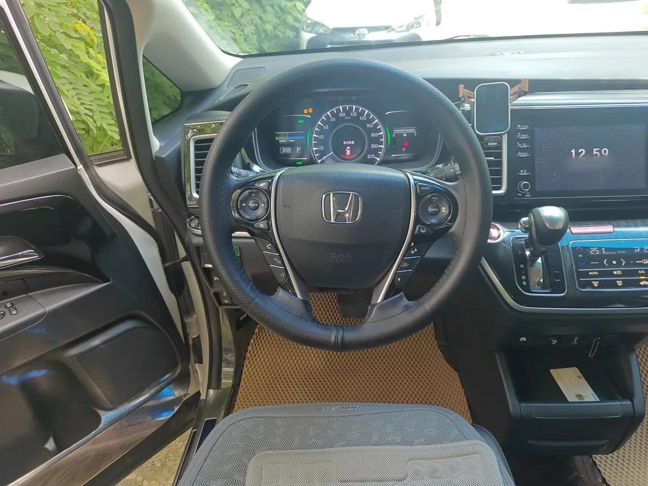Honda Elysion 2019 2.0L Hybrid Luxury Edition — миниатюра 10