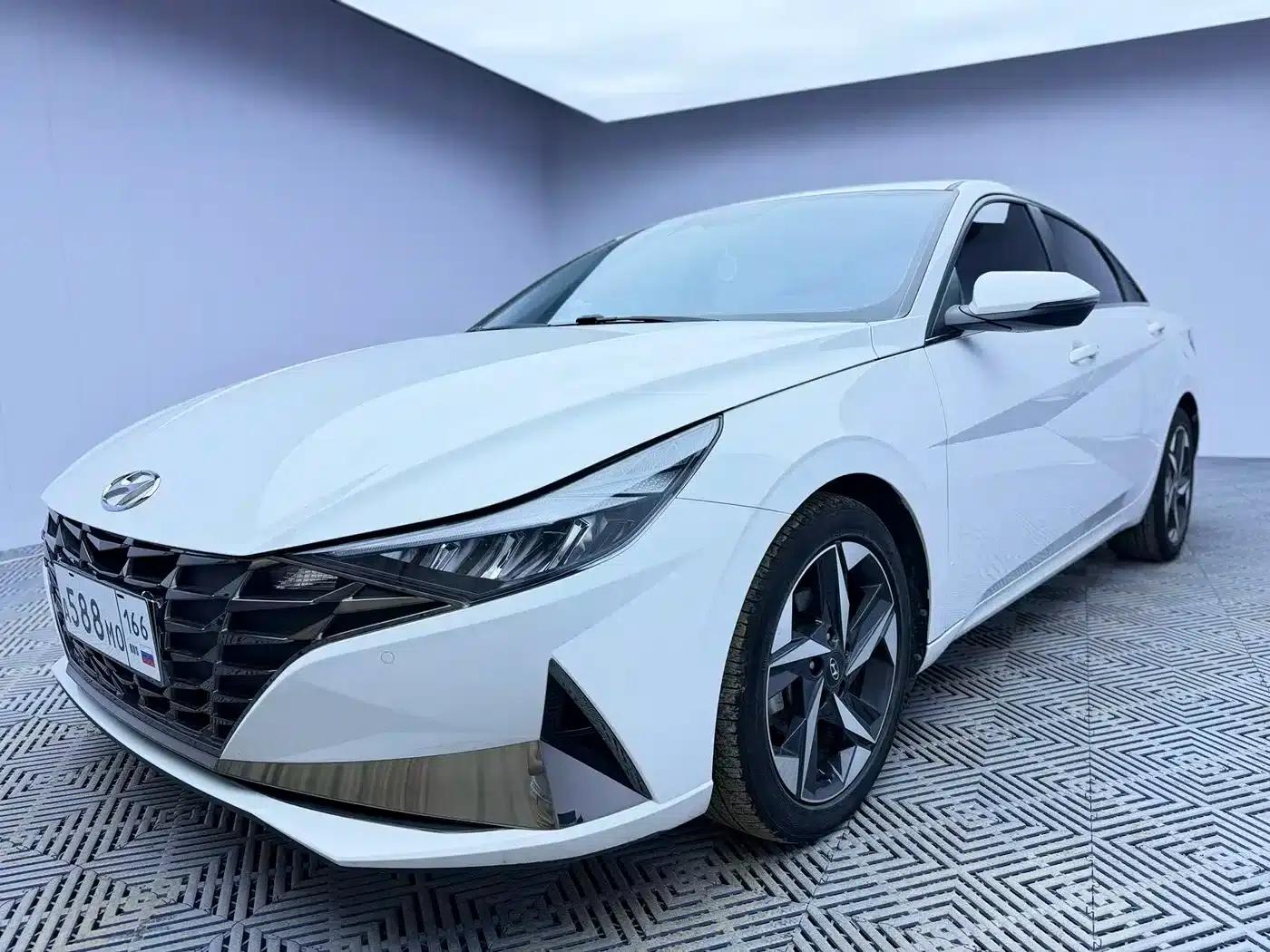 Hyundai Elantra 2022 1.5L CVT LUX Premium Edition — миниатюра 1