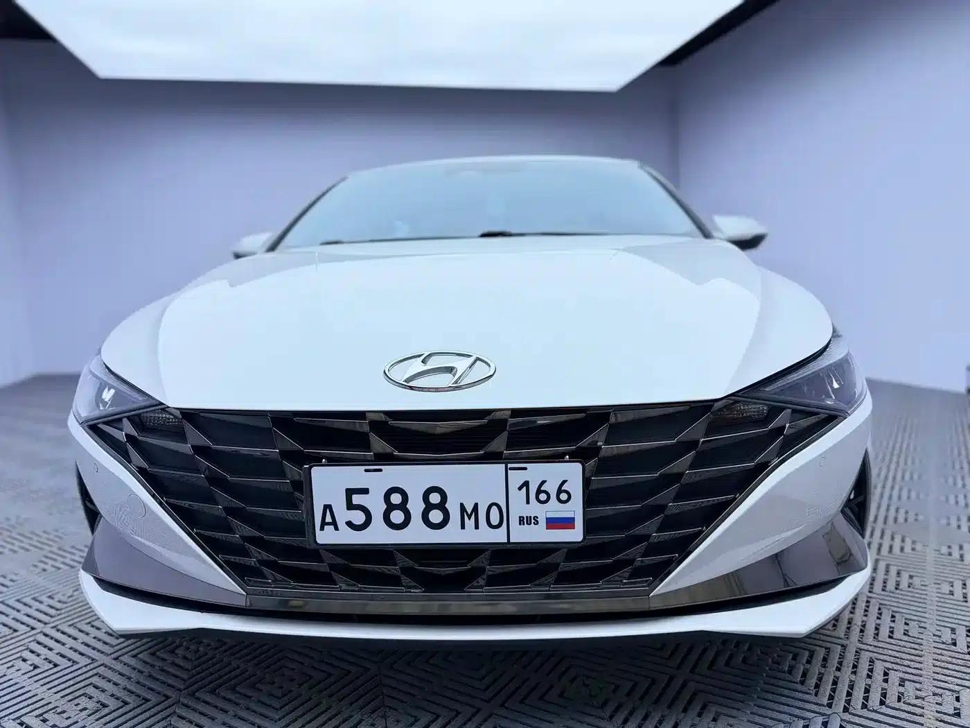 Hyundai Elantra 2022 1.5L CVT LUX Premium Edition — миниатюра 2