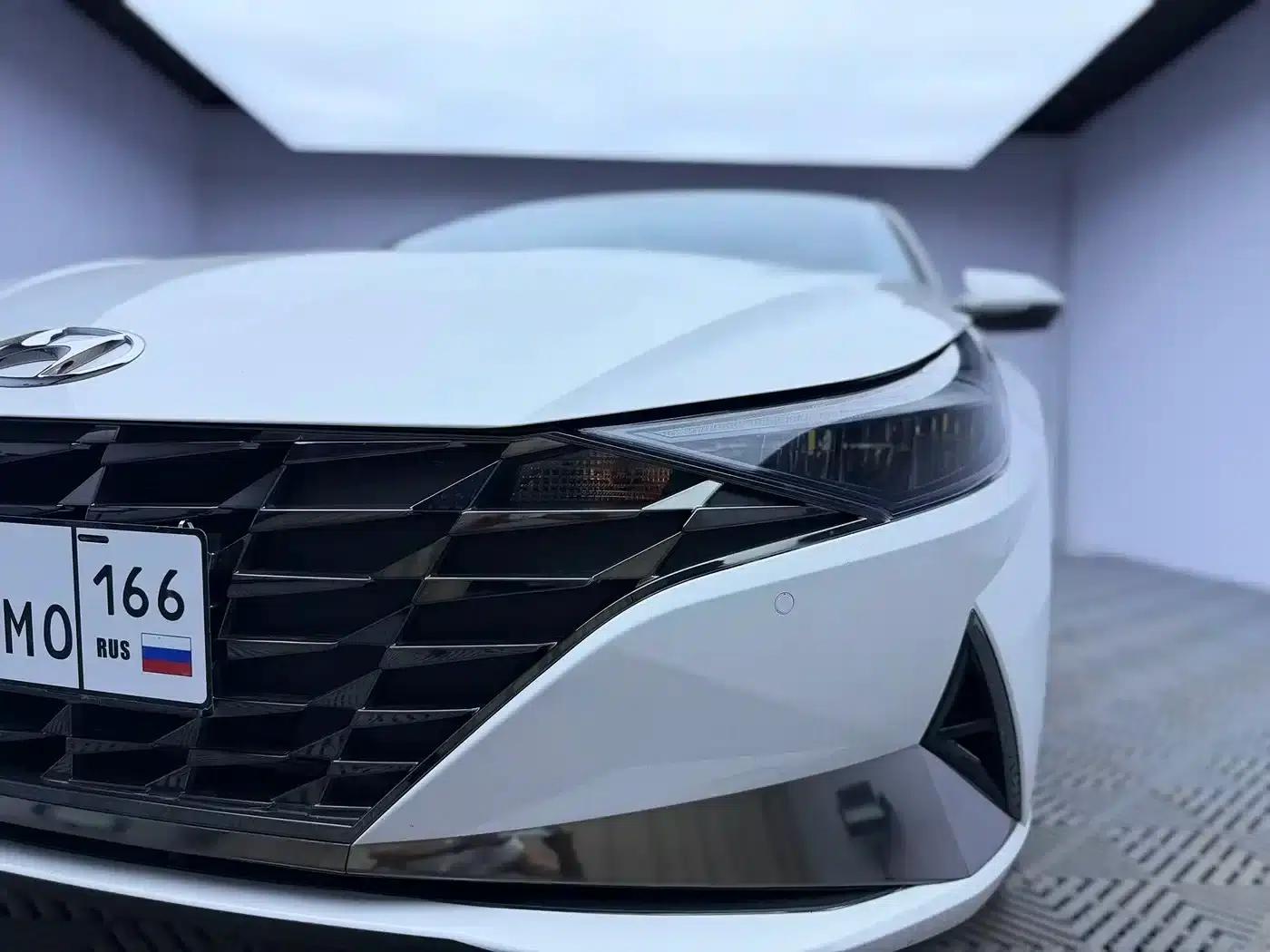 Hyundai Elantra 2022 1.5L CVT LUX Premium Edition — миниатюра 4