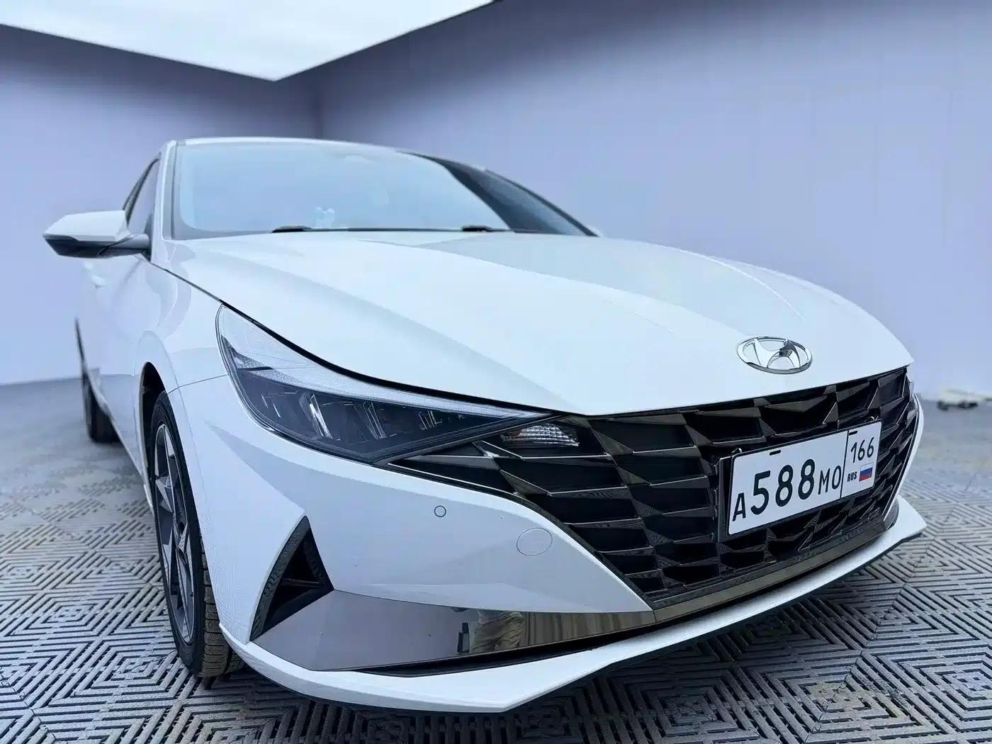 Hyundai Elantra 2022 1.5L CVT LUX Premium Edition — миниатюра 5