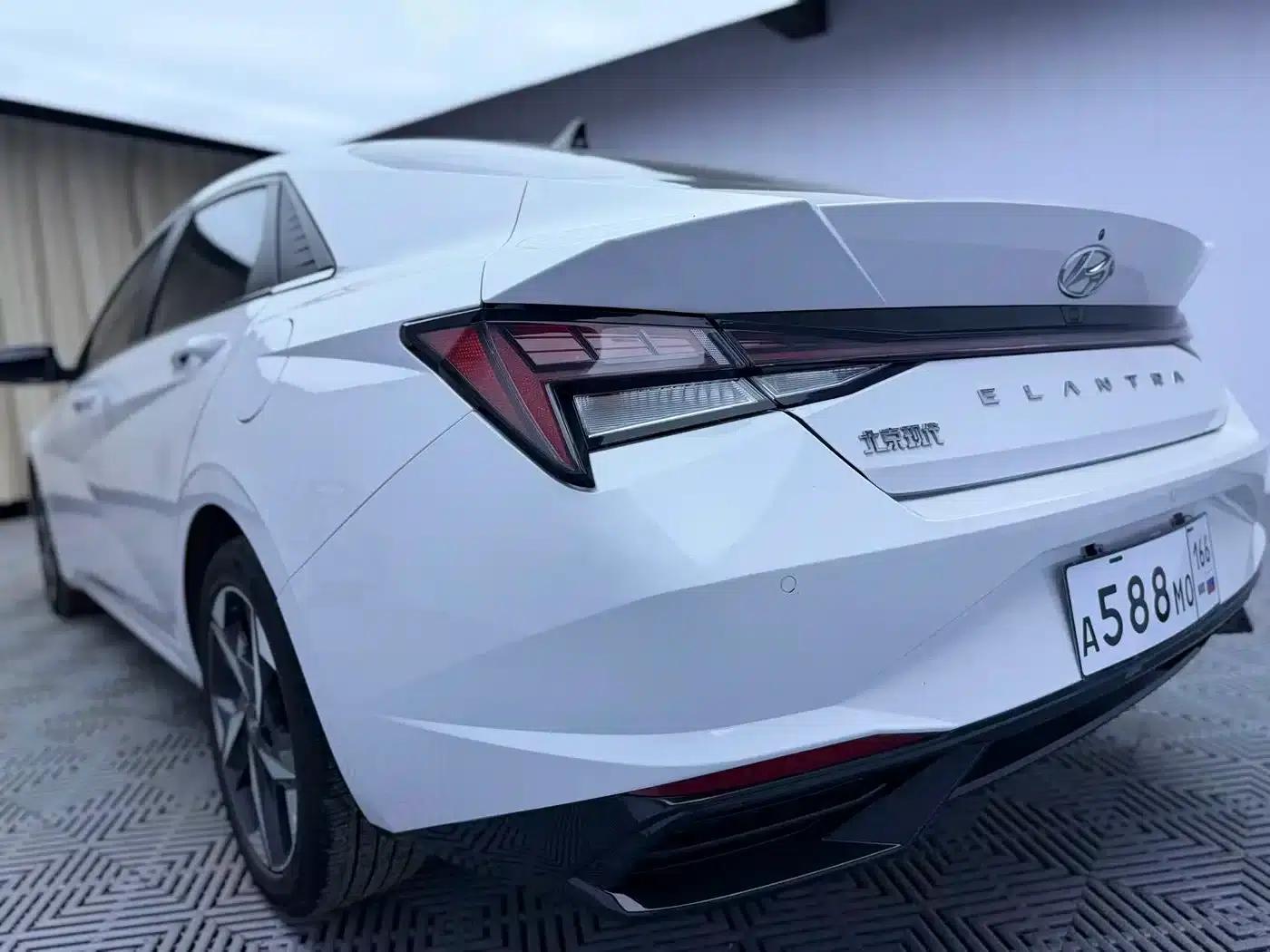 Hyundai Elantra 2022 1.5L CVT LUX Premium Edition — миниатюра 7