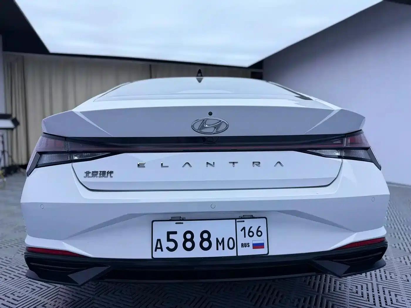 Hyundai Elantra 2022 1.5L CVT LUX Premium Edition — миниатюра 8