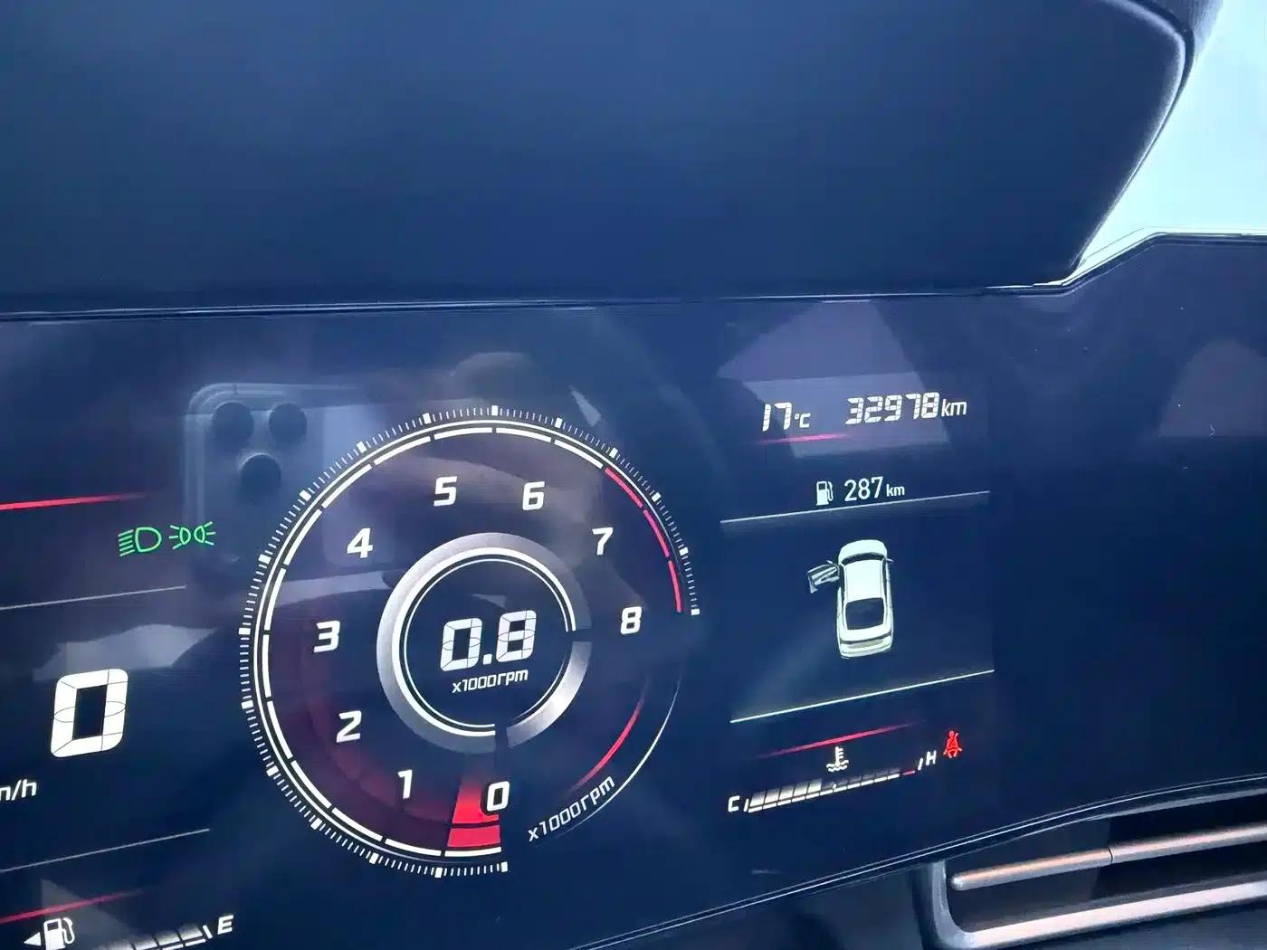 Hyundai Elantra 2022 1.5L CVT LUX Premium Edition — миниатюра 9
