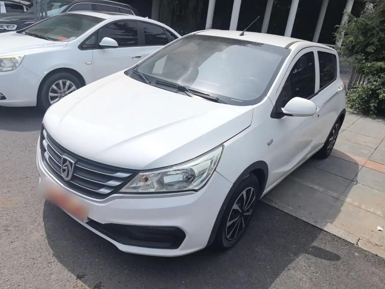 Baojun 310 2016 1.2L manual Comfort trim level — миниатюра 1