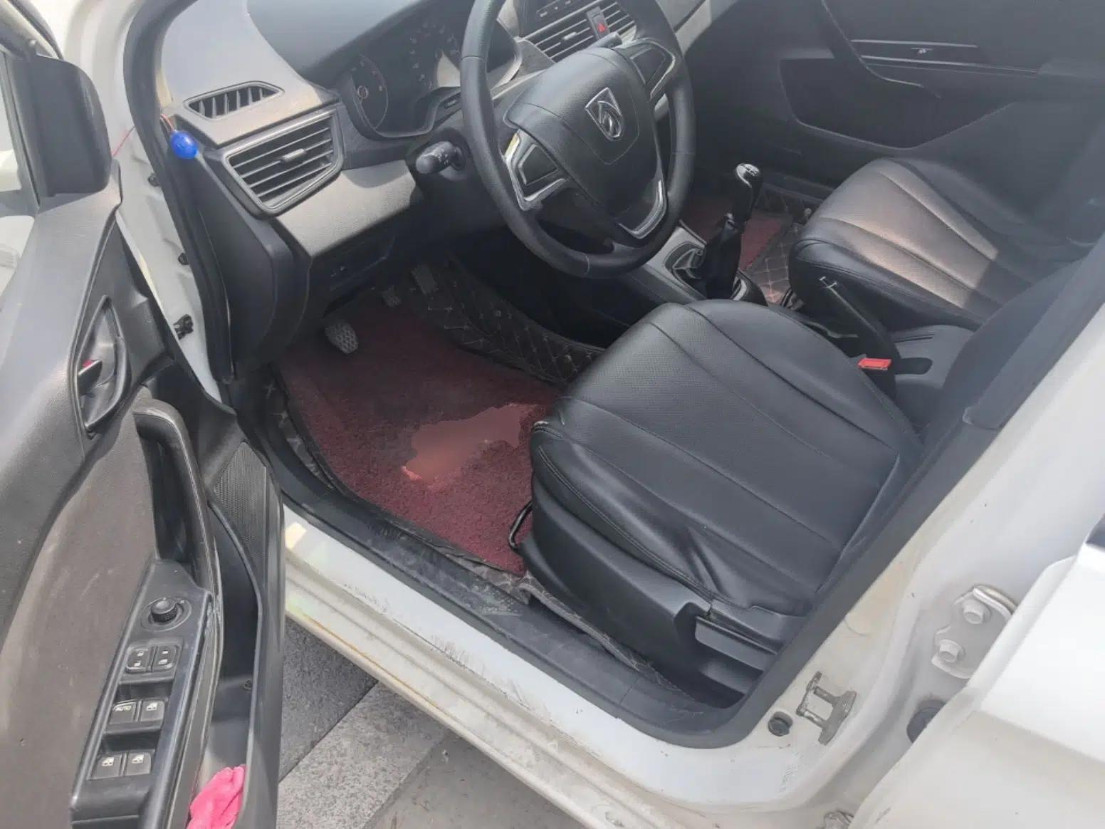 Baojun 310 2016 1.2L manual Comfort trim level — миниатюра 18