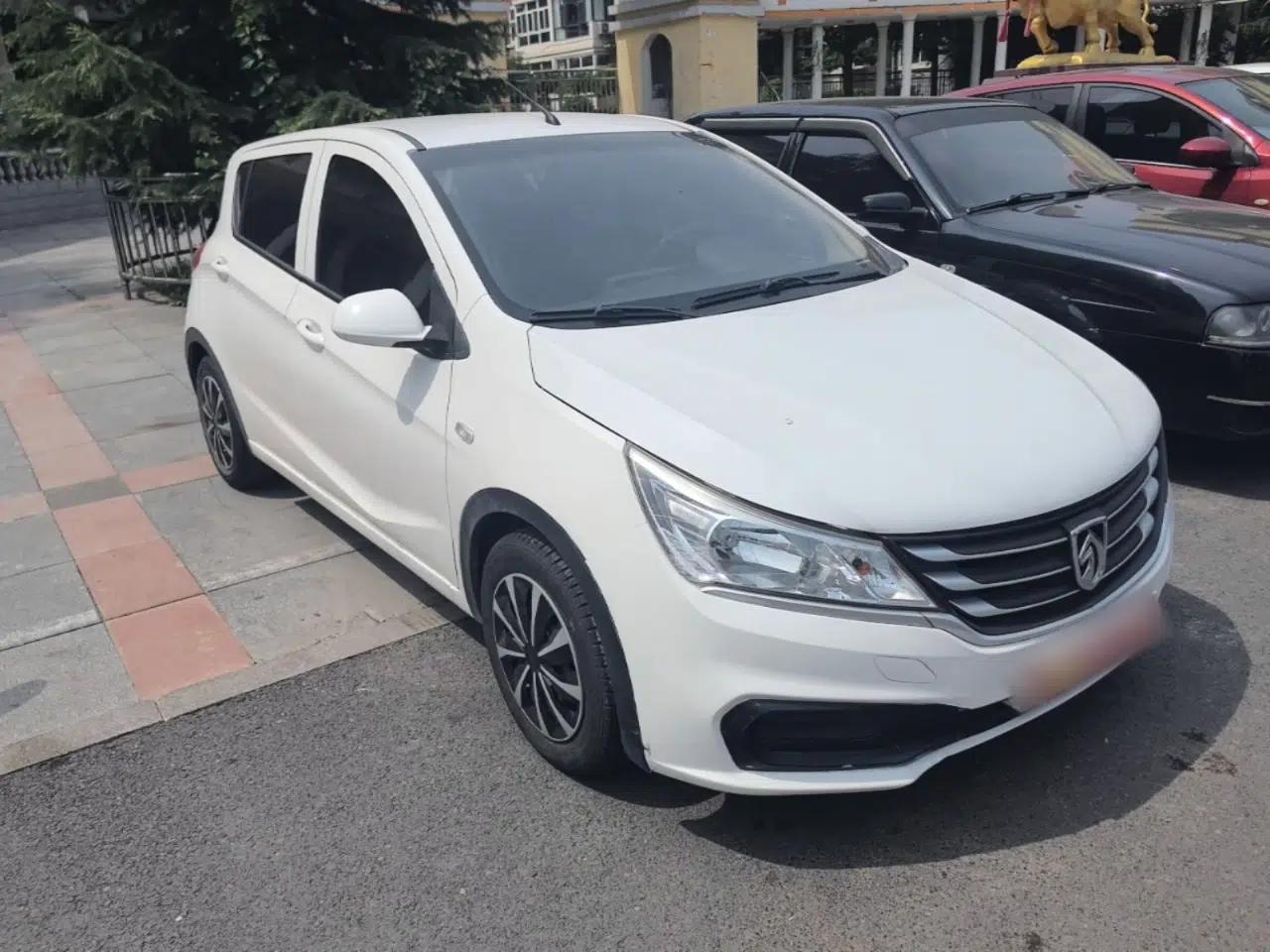 Baojun 310 2016 1.2L manual Comfort trim level — миниатюра 3
