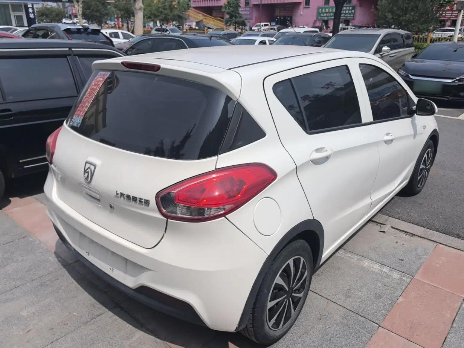 Baojun 310 2016 1.2L manual Comfort trim level — миниатюра 6