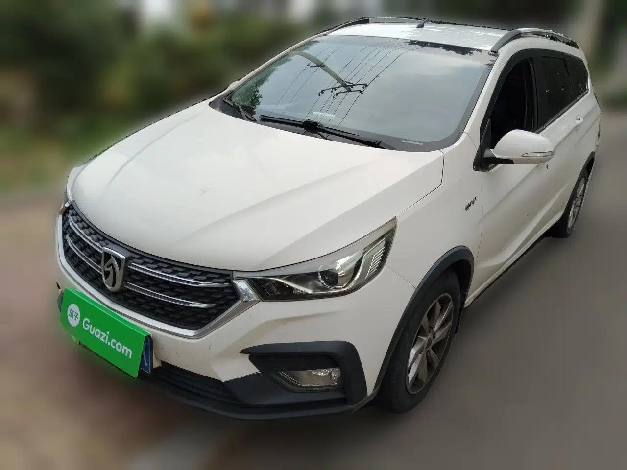 Baojun 310W 2018 1.5L Automatic Fashion Edition China VI — миниатюра 1
