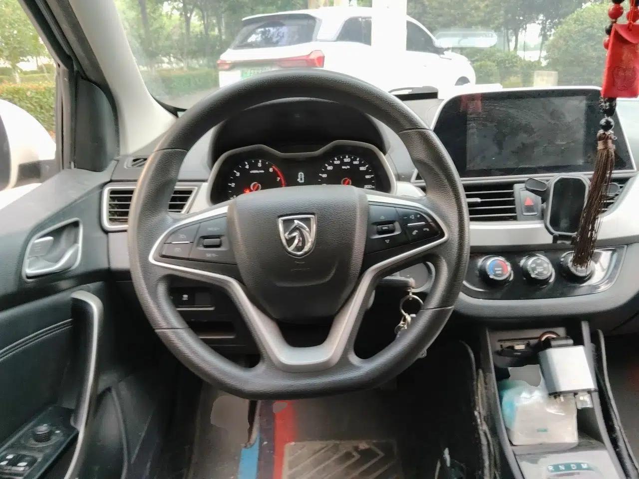 Baojun 310W 2018 1.5L Automatic Fashion Edition China VI — миниатюра 10