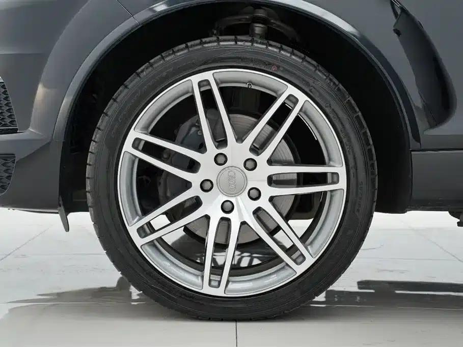 Audi Q7 2011 3.0 TFSI Exclusive Model 245kW — миниатюра 33