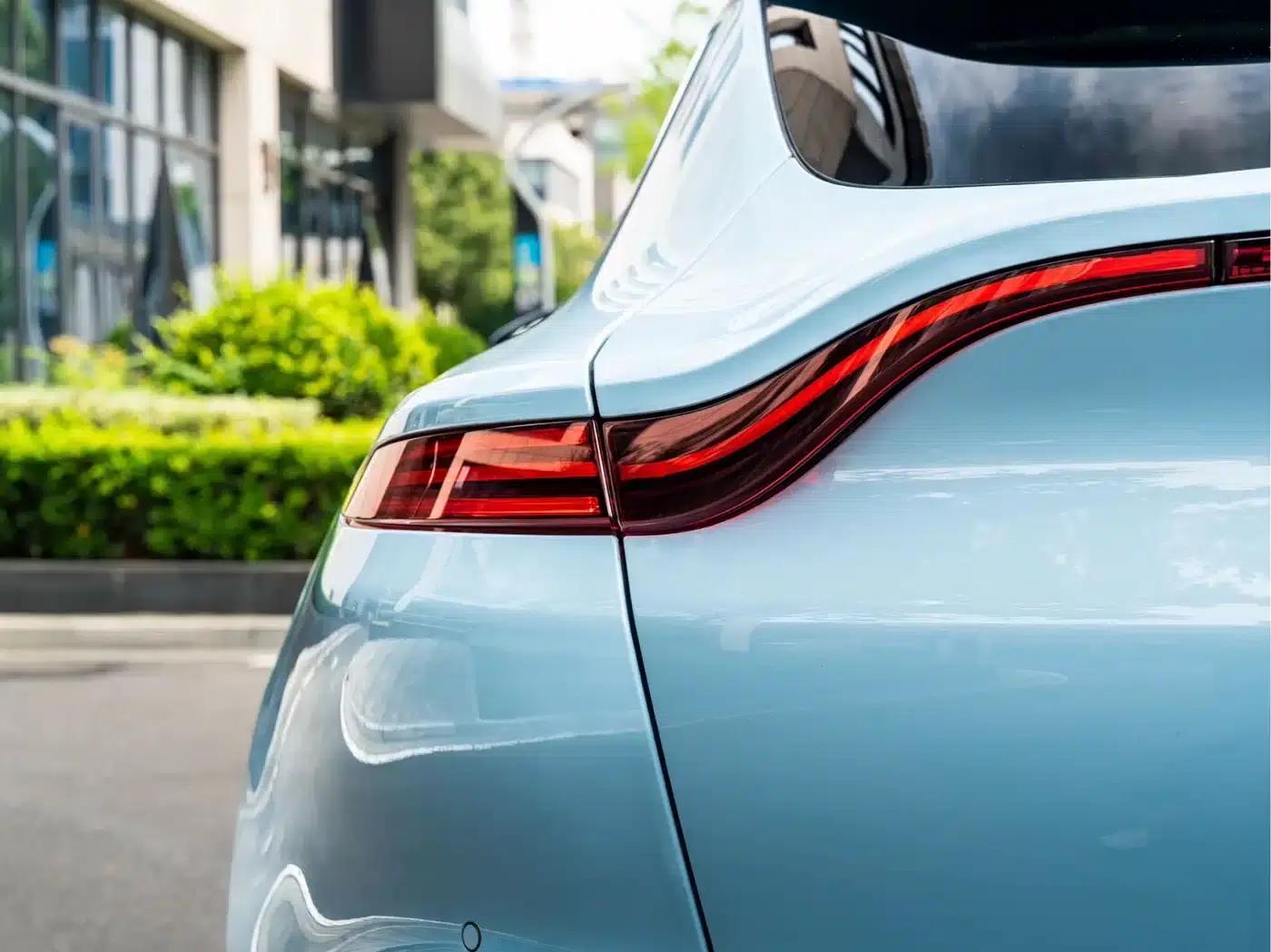 2022 Aston Martin DBX 4.0T V8 — миниатюра 13
