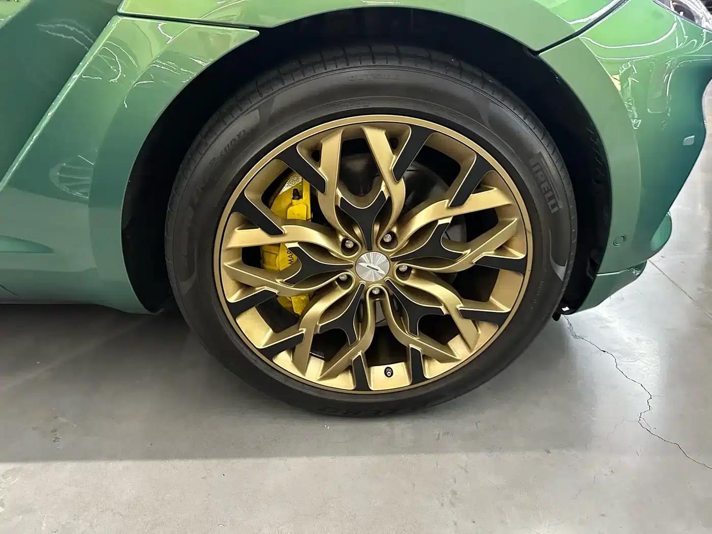 Aston Martin DBX 2023 3.0T STRAIGHT-SIX — миниатюра 4