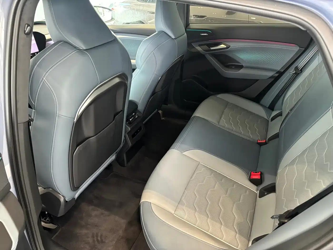 Audi Q6L Sportback e-tron 2026 First Edition — миниатюра 9