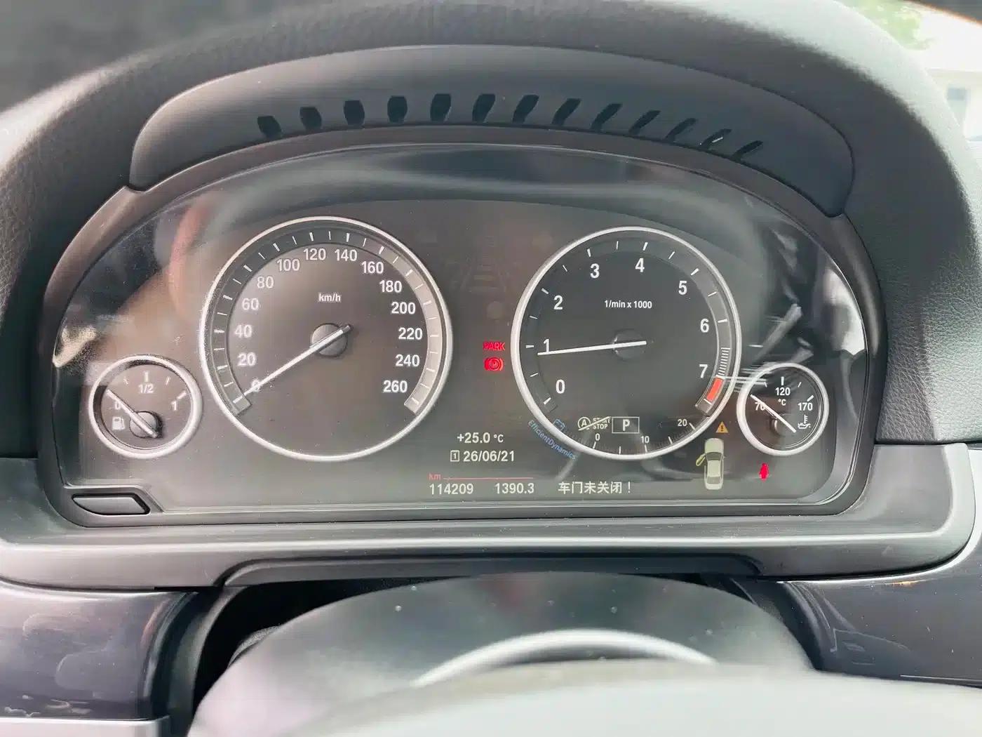 2014 BMW 5 Series 520Li Elegant Edition — миниатюра 12