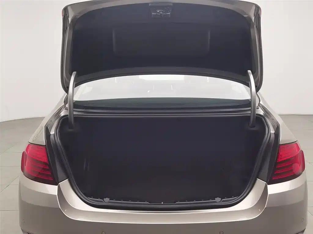 2014 BMW 5 Series 520Li Elegant Edition — миниатюра 16